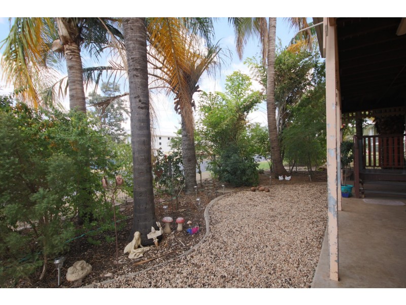 16 Oxley Drive, Moranbah QLD 4744
