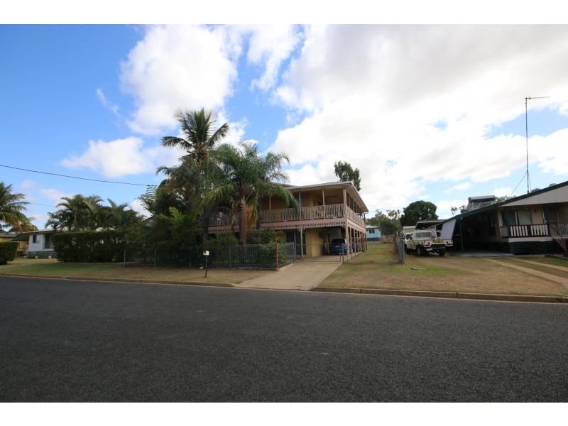 16 Oxley Drive, Moranbah QLD 4744