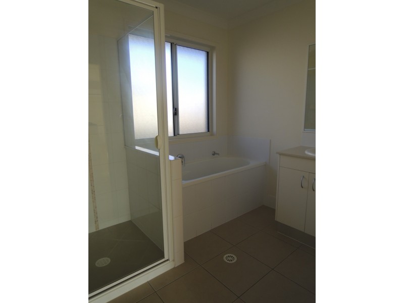 57 Schooner Ave, Shoal Point QLD 4750