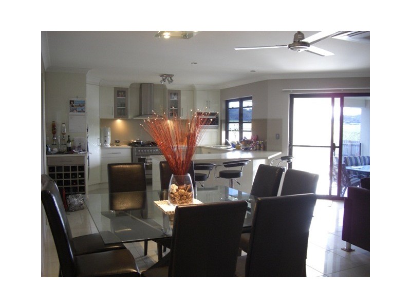 77 Gingham Street, Glenella QLD 4740