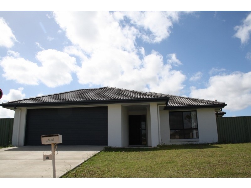 38 Naumann Street, Moranbah QLD 4744