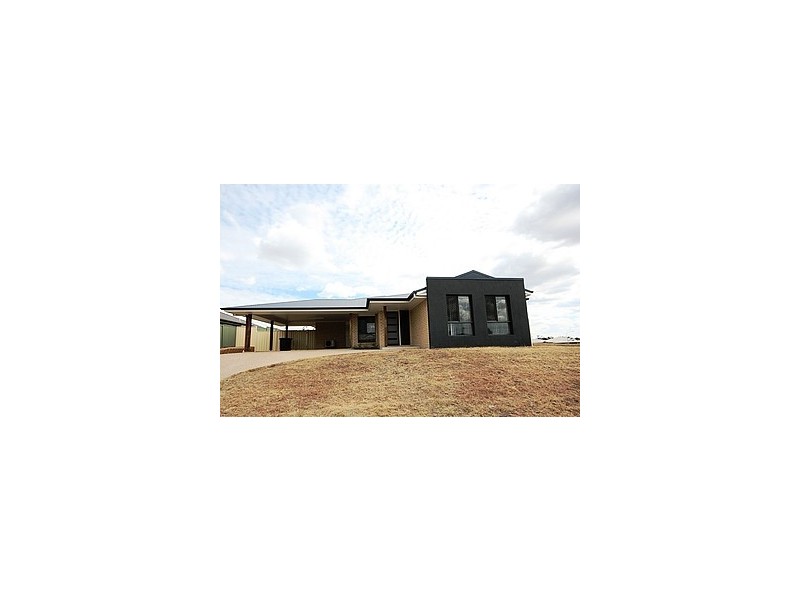 25 Hannay Street, Moranbah QLD 4744