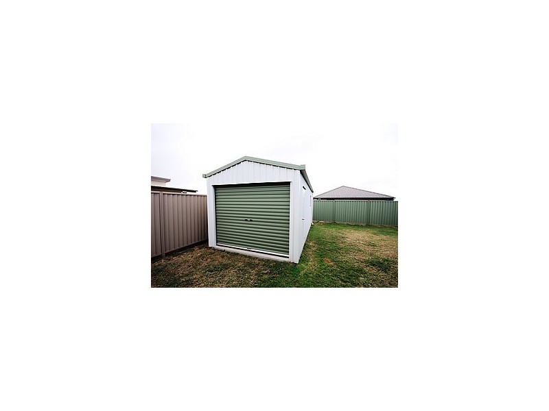 30 Naumann Street, Moranbah QLD 4744