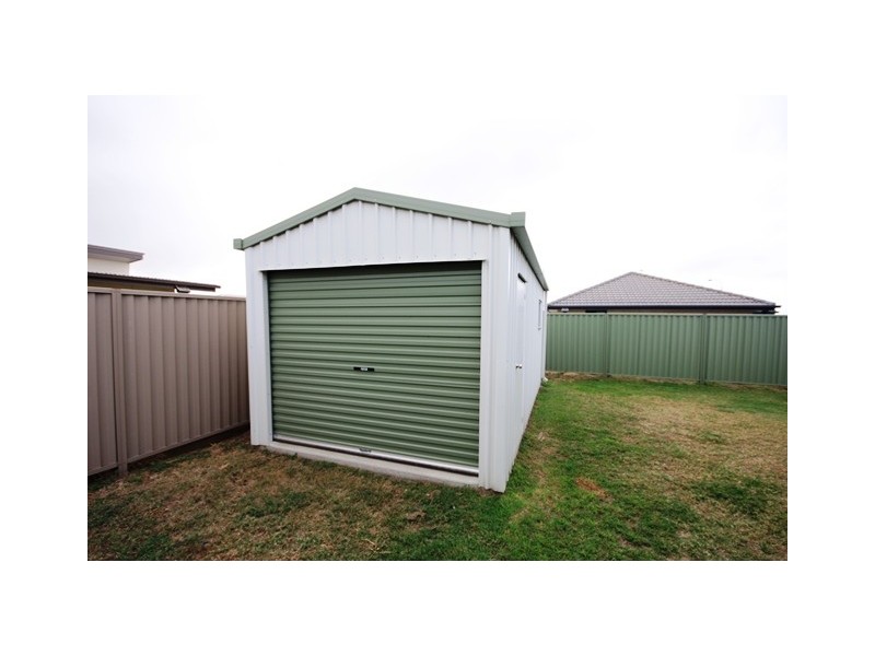 30 Naumann Street, Moranbah QLD 4744