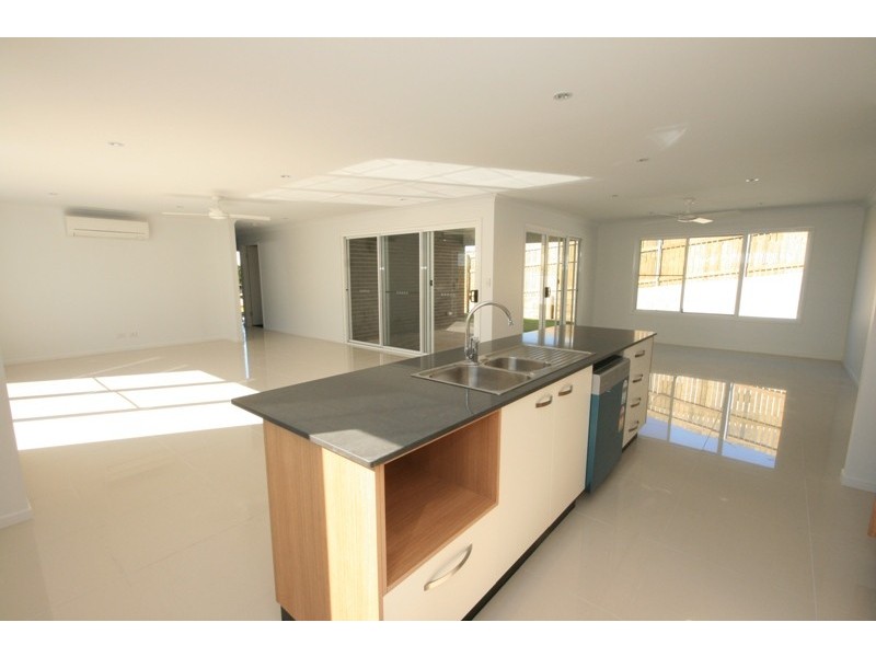 49 Village Circuit, Eimeo QLD 4740