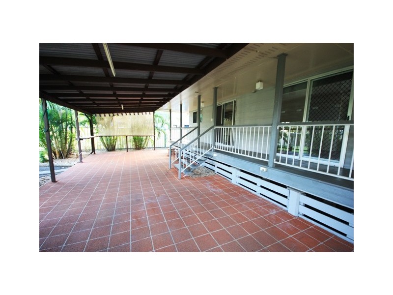 4 Brock Cres, Dysart QLD 4745