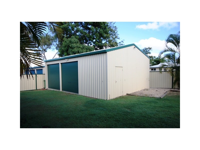 4 Brock Cres, Dysart QLD 4745