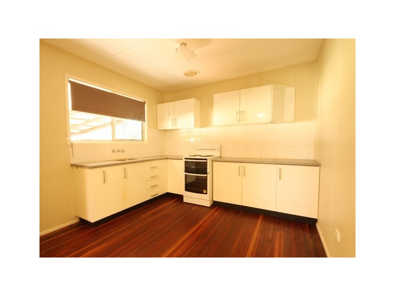 4 Brock Cres, Dysart QLD 4745