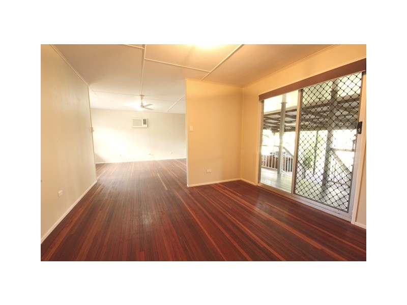 4 Brock Cres, Dysart QLD 4745