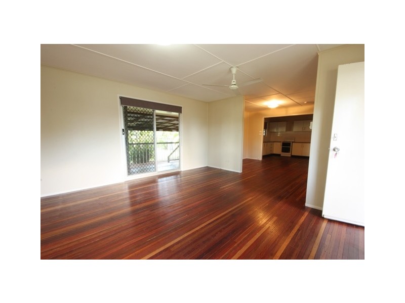 4 Brock Cres, Dysart QLD 4745