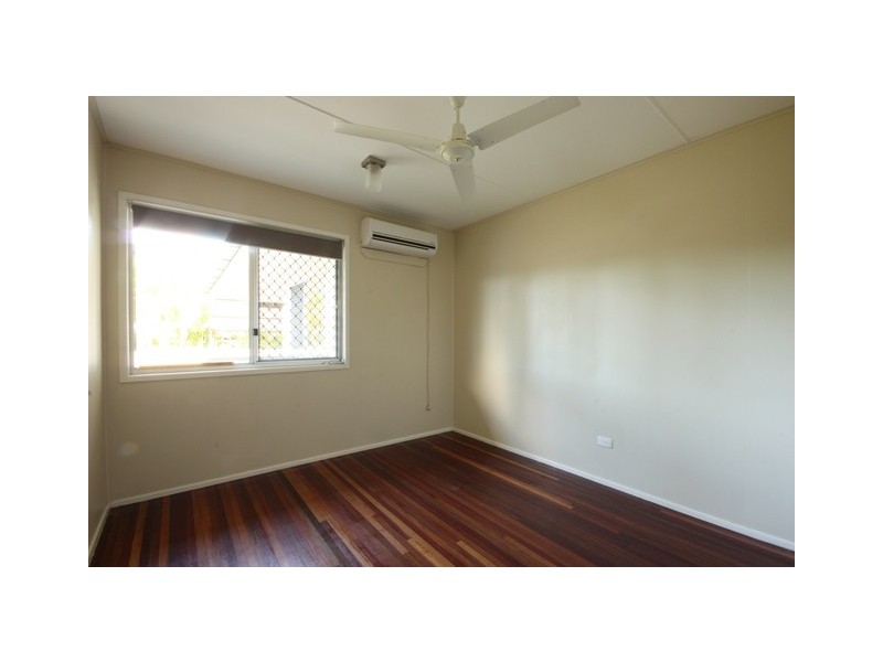 4 Brock Cres, Dysart QLD 4745