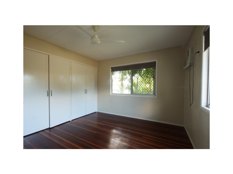 4 Brock Cres, Dysart QLD 4745