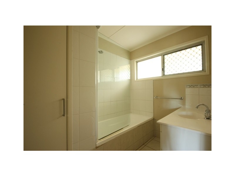 4 Brock Cres, Dysart QLD 4745