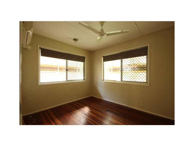 4 Brock Cres, Dysart QLD 4745