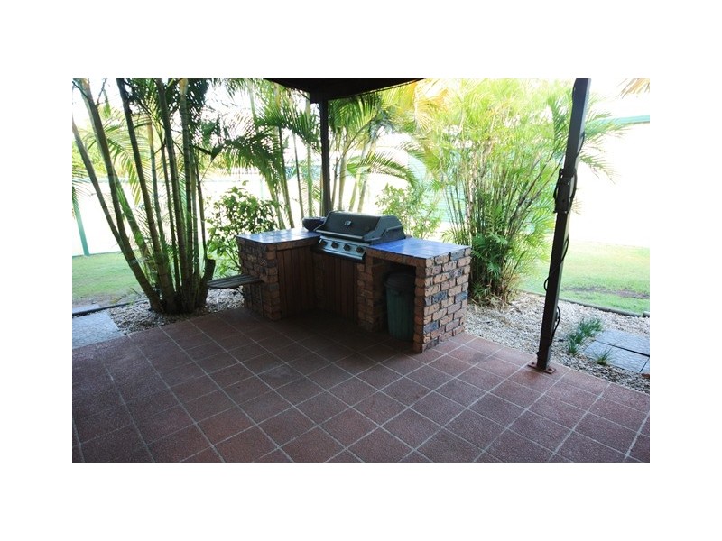 4 Brock Cres, Dysart QLD 4745