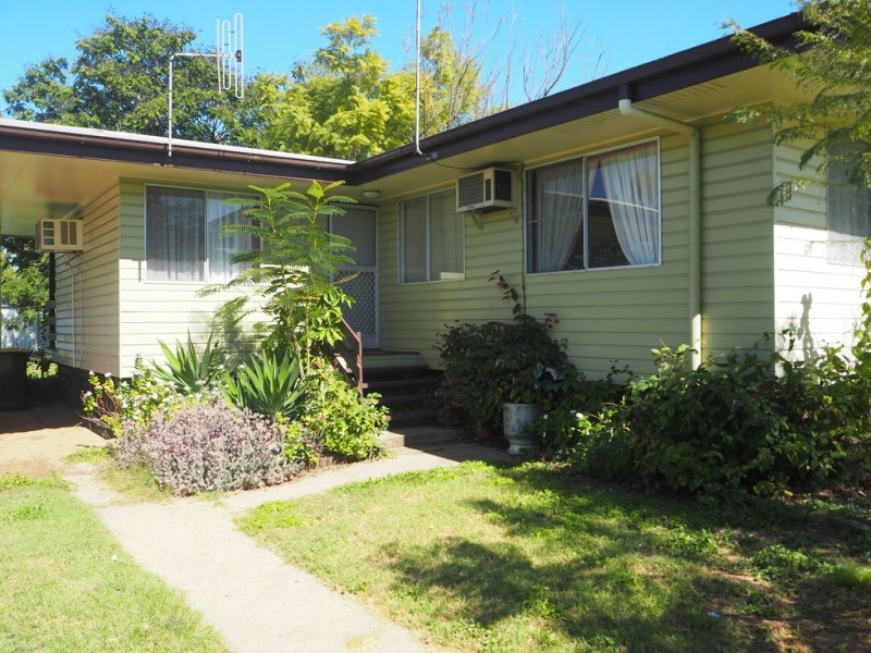 14 Middle Crescent, Dysart QLD 4745
