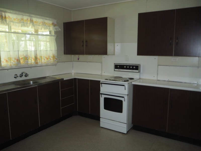 14 Middle Crescent, Dysart QLD 4745
