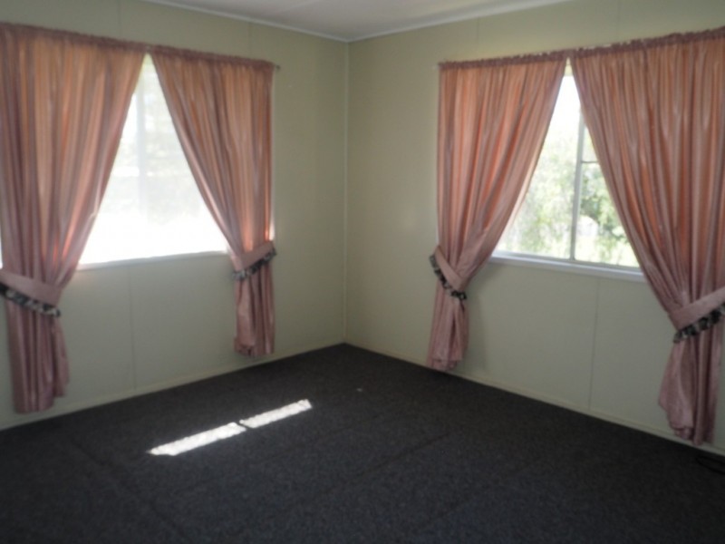 14 Middle Crescent, Dysart QLD 4745