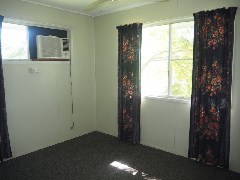 14 Middle Crescent, Dysart QLD 4745