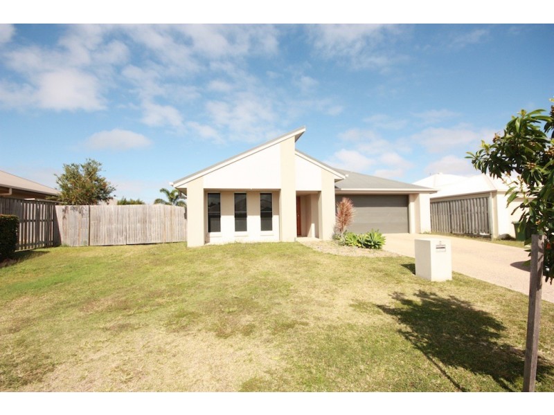 8 Bilgola Place, Blacks Beach QLD 4740