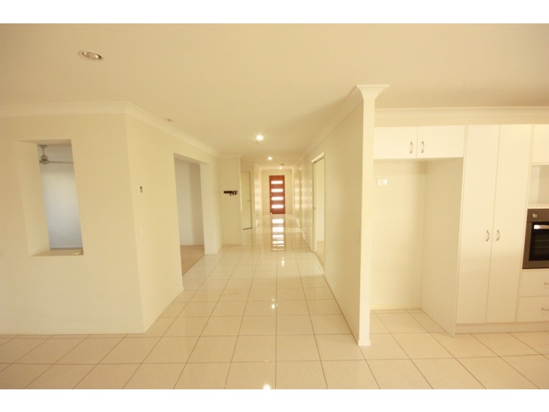8 Bilgola Place, Blacks Beach QLD 4740