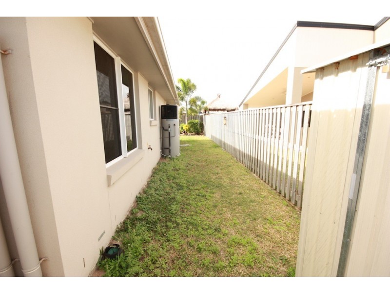 8 Bilgola Place, Blacks Beach QLD 4740