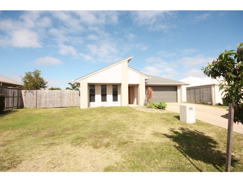 8 Bilgola Place, Blacks Beach QLD 4740