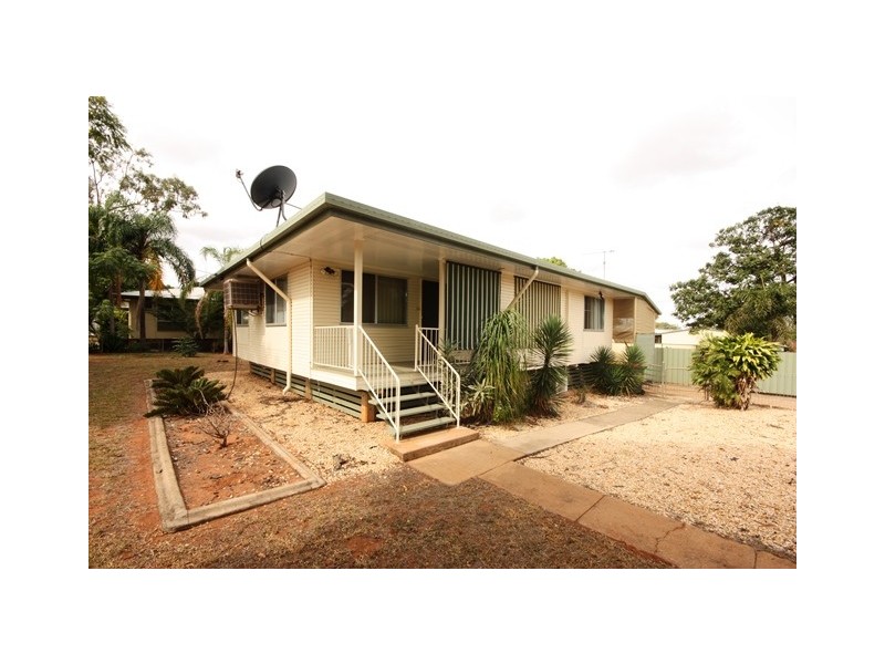 2 Harris Court, Moranbah QLD 4744