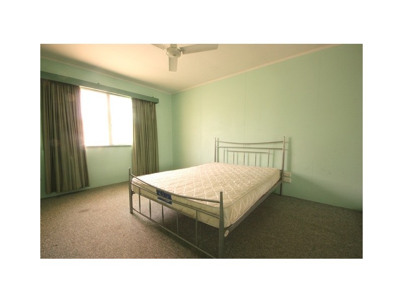 2 Harris Court, Moranbah QLD 4744