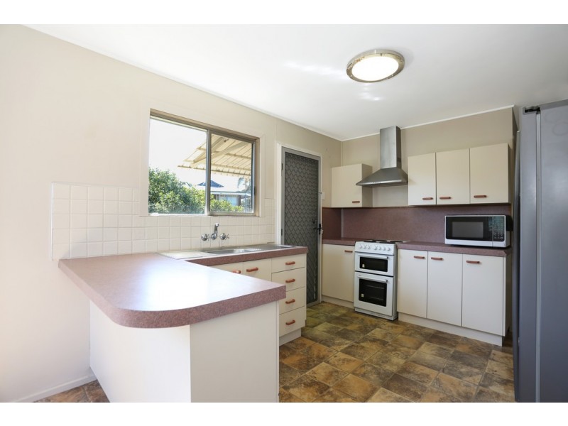 11 Wilson Crt, Eimeo QLD 4740