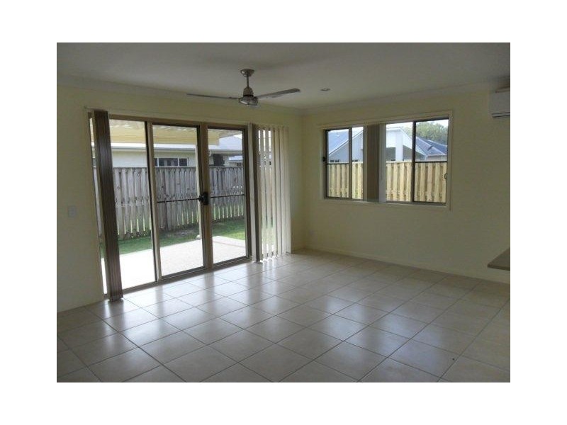 8 Peregian Crt, Blacks Beach QLD 4740