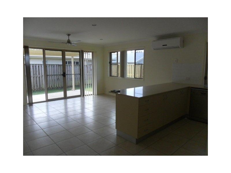 8 Peregian Crt, Blacks Beach QLD 4740