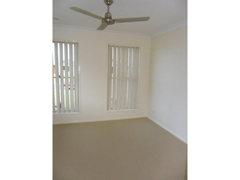 8 Peregian Crt, Blacks Beach QLD 4740