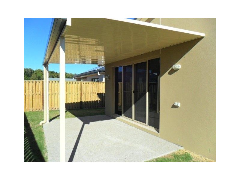8 Peregian Crt, Blacks Beach QLD 4740