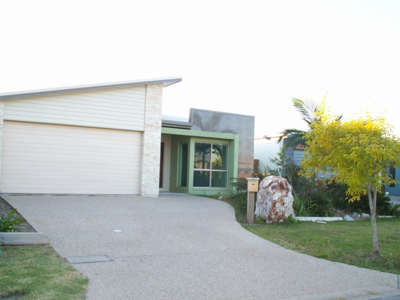 89 Village Circuit, Eimeo QLD 4740