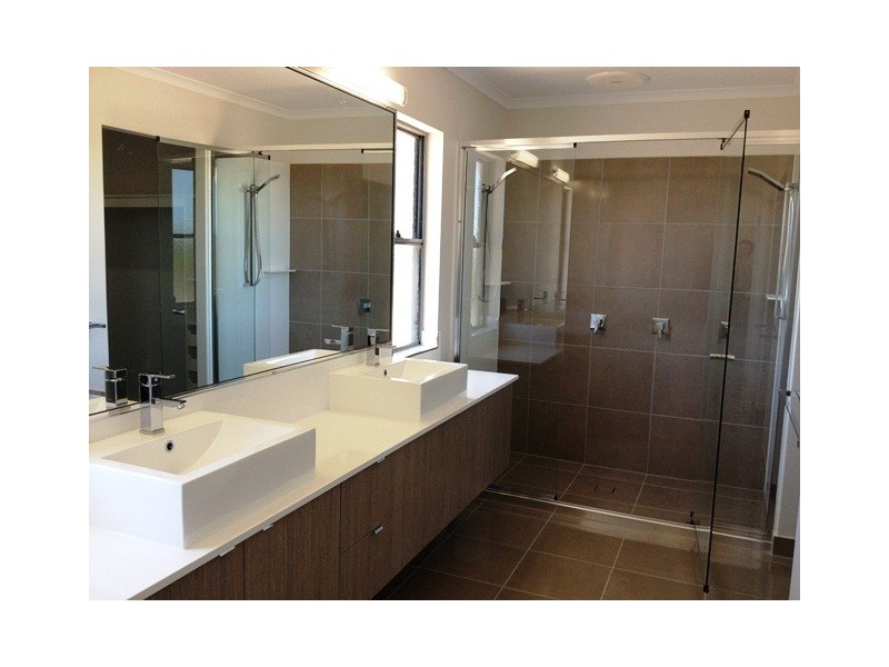 19 Makybe Diva Drive, Ooralea QLD 4740