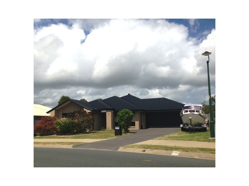 14 Whitehaven Dr, Blacks Beach QLD 4740