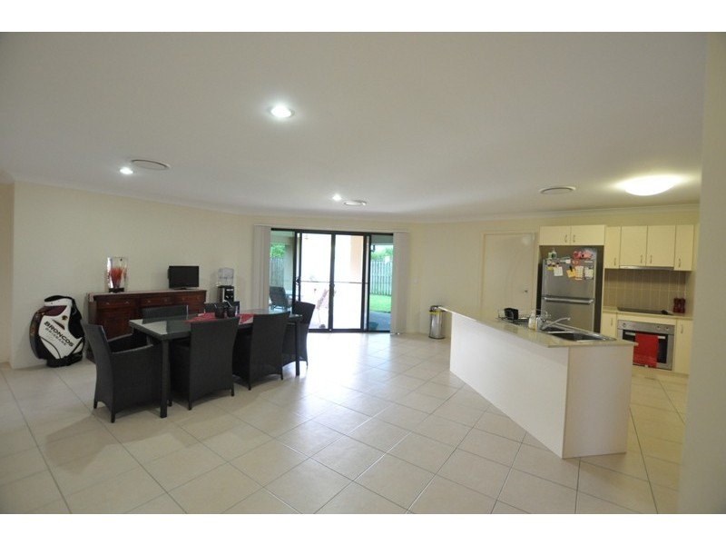 14 Whitehaven Dr, Blacks Beach QLD 4740