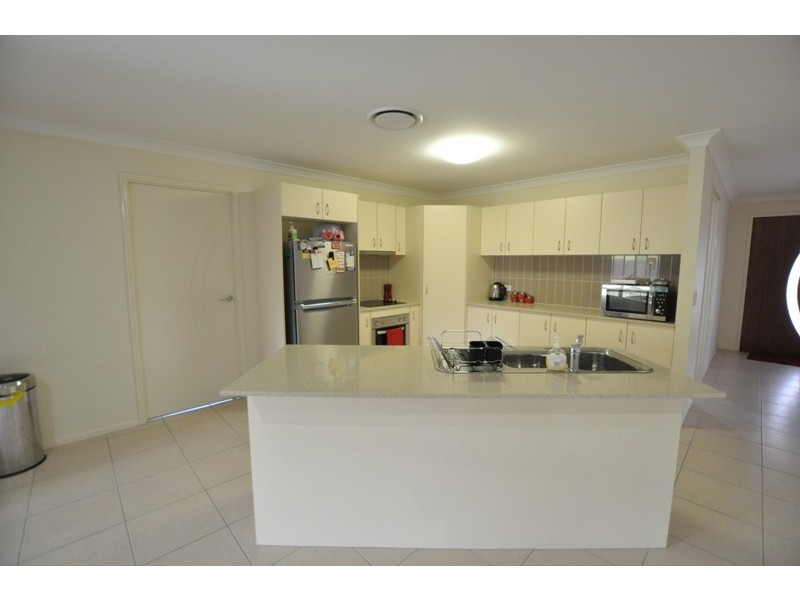 14 Whitehaven Dr, Blacks Beach QLD 4740