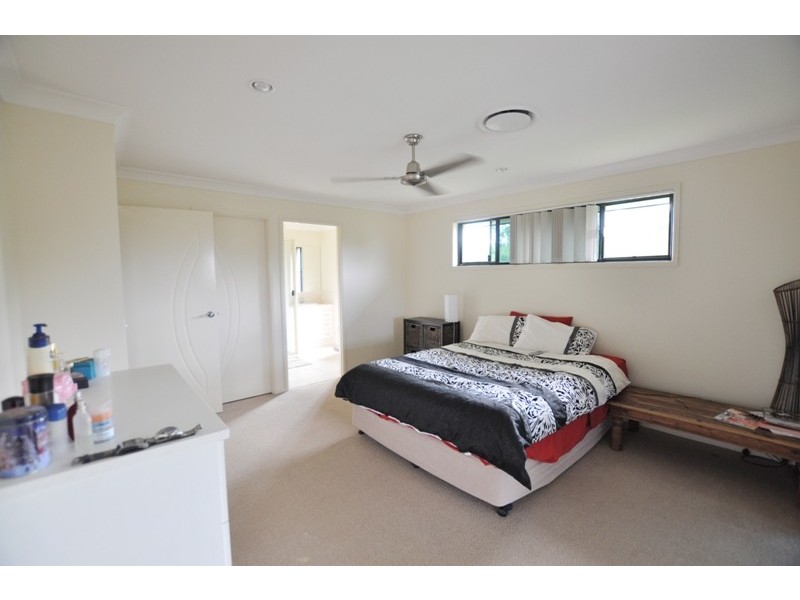 14 Whitehaven Dr, Blacks Beach QLD 4740