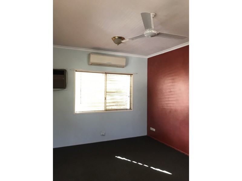 32 Clements St, Moranbah QLD 4744