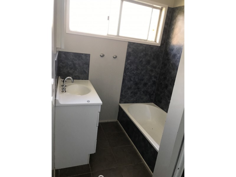 32 Clements St, Moranbah QLD 4744