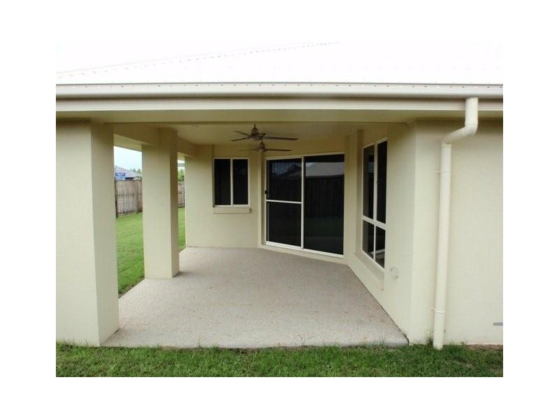 5 Whitehaven Drive, Blacks Beach QLD 4740