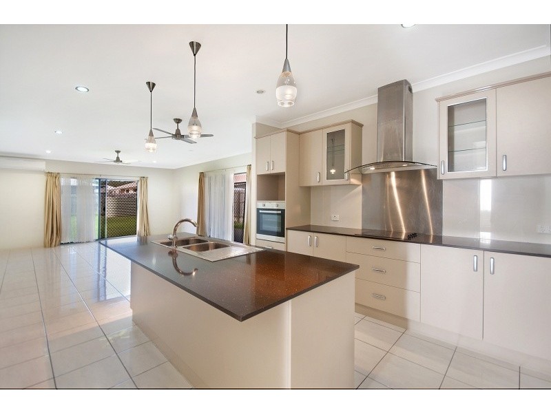 16 Sonoran St, Rural View QLD 4740