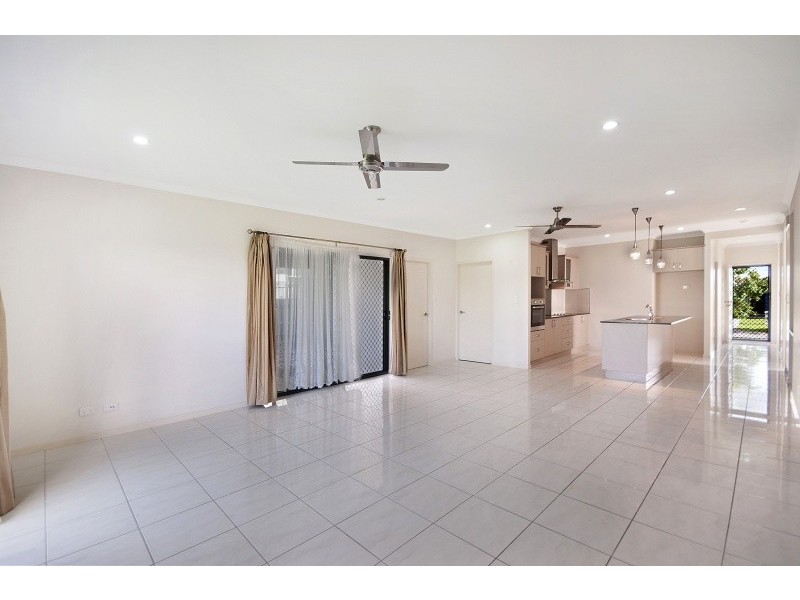 16 Sonoran St, Rural View QLD 4740