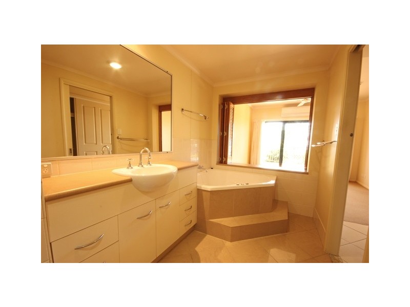 2/38 Beach Road, Dolphin Heads QLD 4740