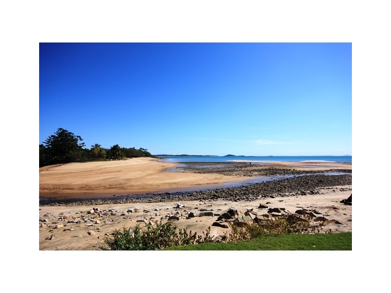 2/38 Beach Road, Dolphin Heads QLD 4740