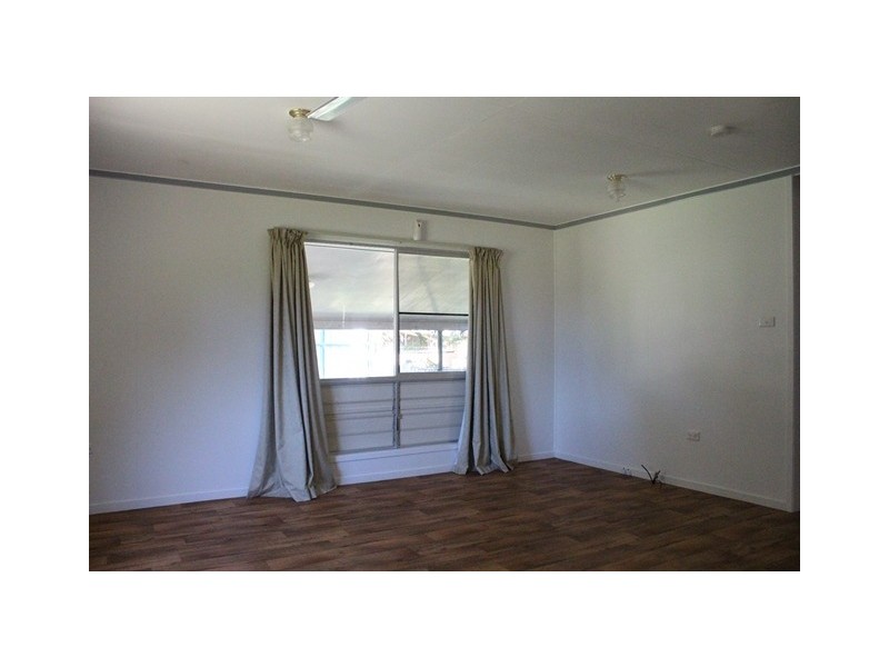 8 Cook Court, Moranbah QLD 4744