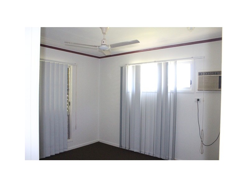 8 Cook Court, Moranbah QLD 4744