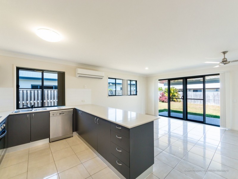 17 Galleon Circuit, Shoal Point QLD 4750